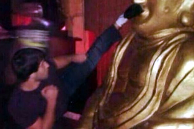 Саид Османов осквернил статую будды